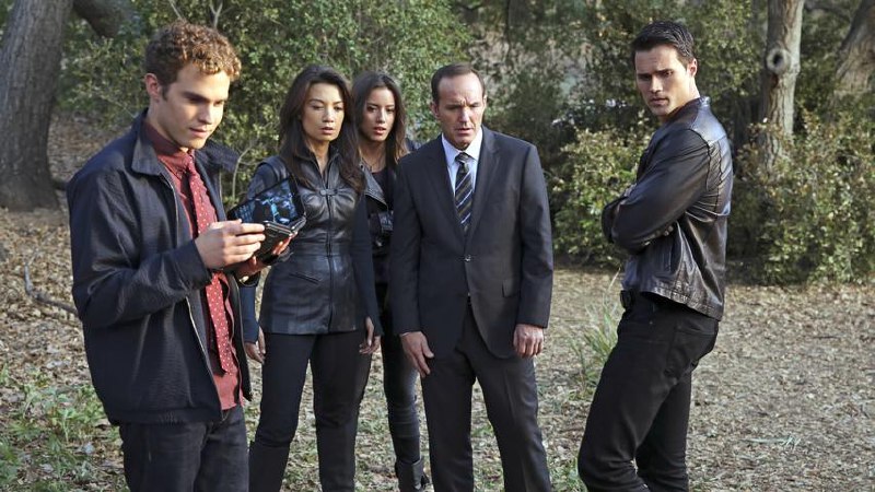 Marvel's Agents of S.H.I.E.L.D.  1x06 "FZZT"