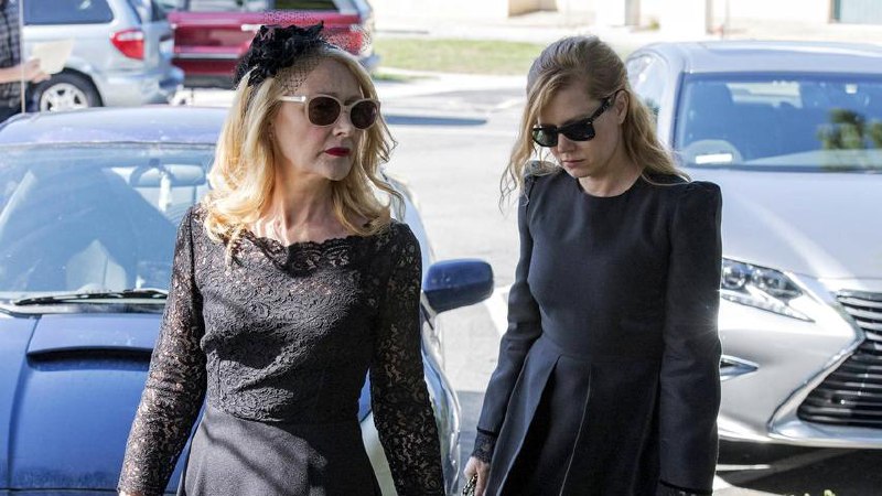 Sharp Objects  1x02 "Dirt"